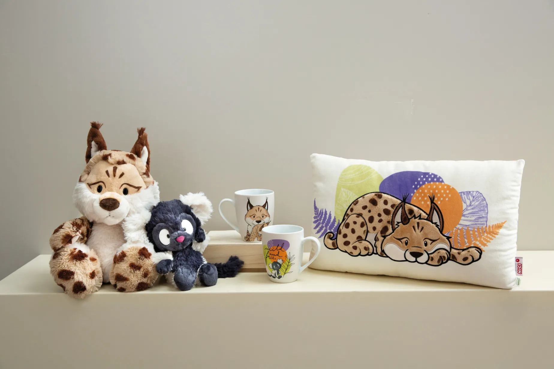 Rectangular Cushion Lynx & Ruffed Lemur NICI GREEN